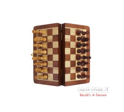 Wooden magnetic chess set